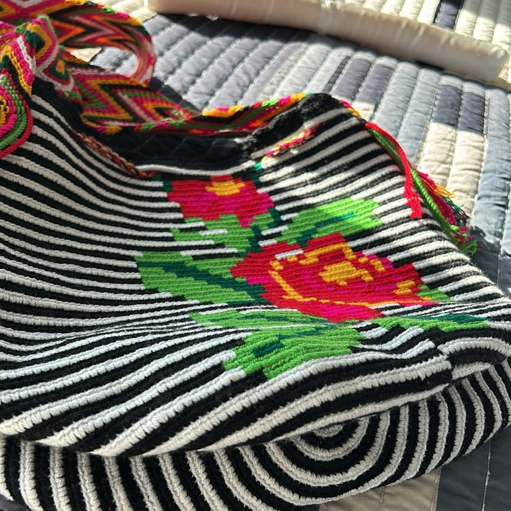 Colorful bag. - Picture 2 of 4